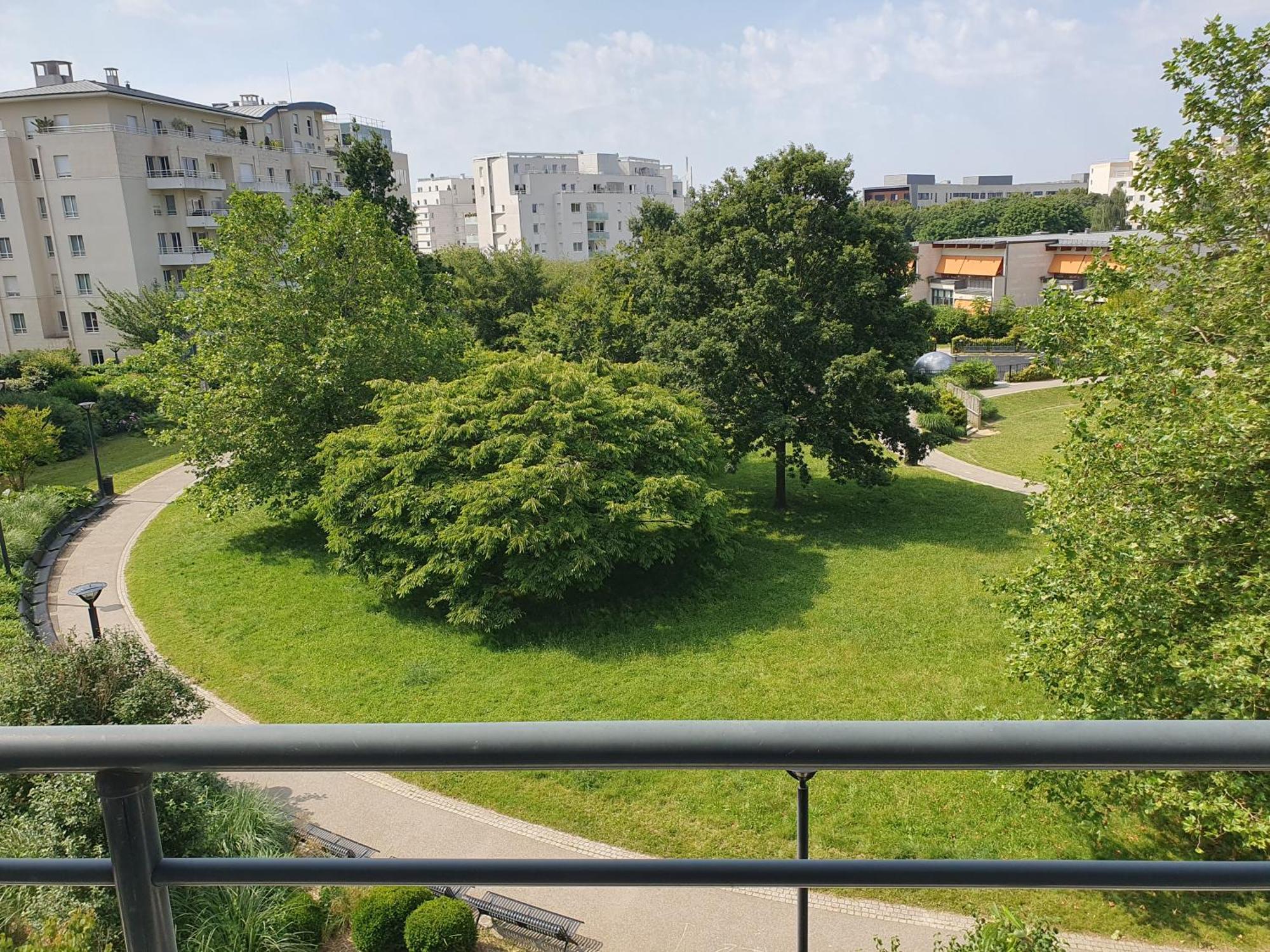 Appartement Residentiel Au Vert Et Au Frais Montigny-le-Bretonneux Buitenkant foto